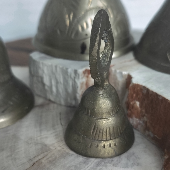 Bells Of Sarna India Brass Etched Bells Lot Of 5 different Size Bells Christmas - Picture 16 of 16